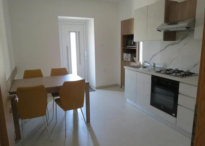 Martinka Daire Jelsane